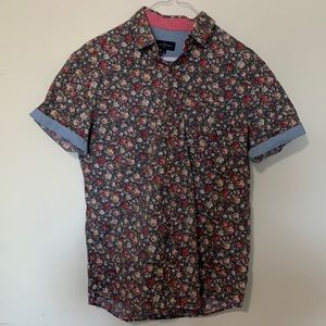 In Season Floral Button Down Size Medium